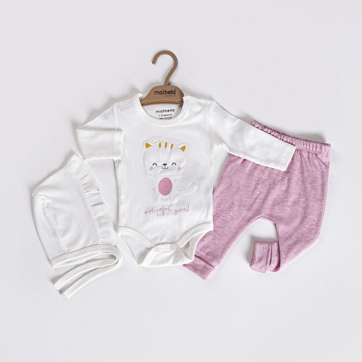 KEDİLİ ŞAPKALI TAKIM